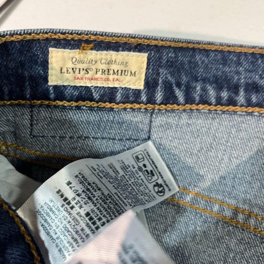 Levis Jeans Womens 29 Blue Premium Denim Ribcage Straight Button Fly 29x32 EUC - Picture 7 of 10